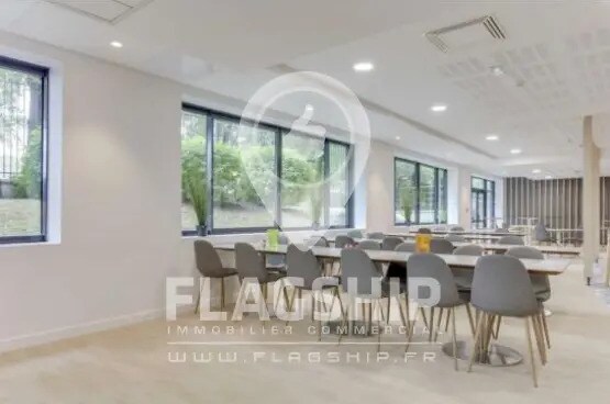 Office in Saint-Denis for lease - Interior Photo - Image 1 of 3