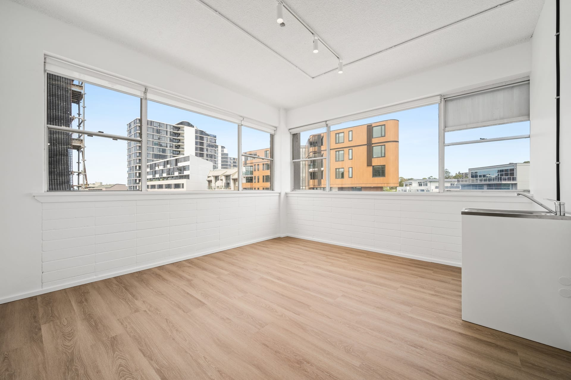 685 Pittwater Rd, Dee Why for lease Interior Photo- Image 1 of 1