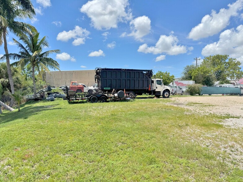 1029 SE 12th Ct, Cape Coral, FL à louer - Photo du bâtiment - Image 3 de 8