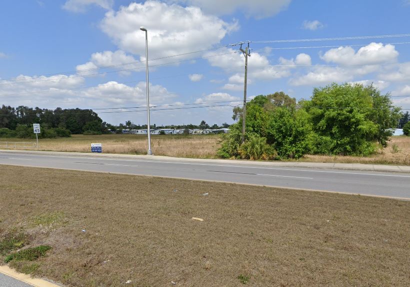 2706 N Tamiami Trl, North Fort Myers, FL à vendre - Photo du bâtiment - Image 2 de 10