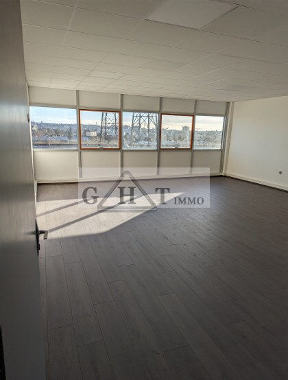 Office in Neuilly-sur-Marne for sale Interior Photo- Image 1 of 2