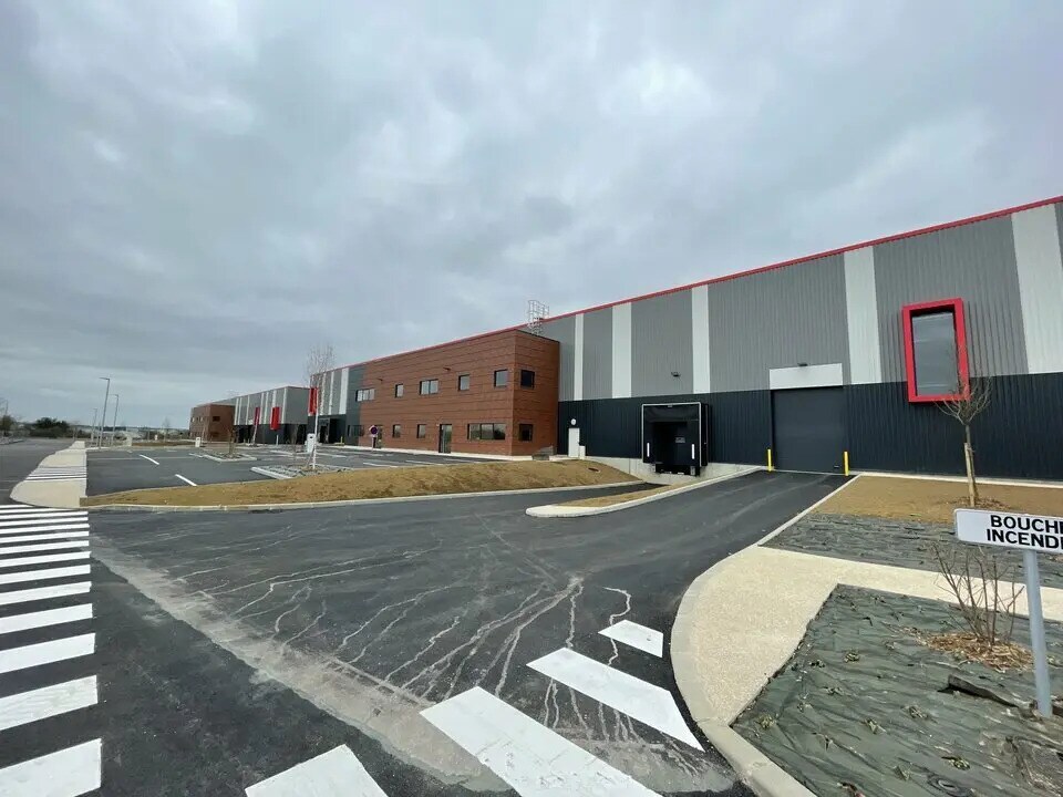 Bureau dans Le Thillay à louer Photo du bâtiment- Image 1 de 7