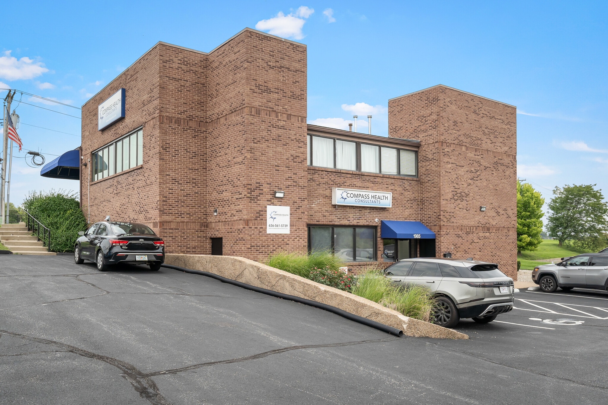 1985 Bluestone Dr, Saint Charles, MO for sale Building Photo- Image 1 of 15