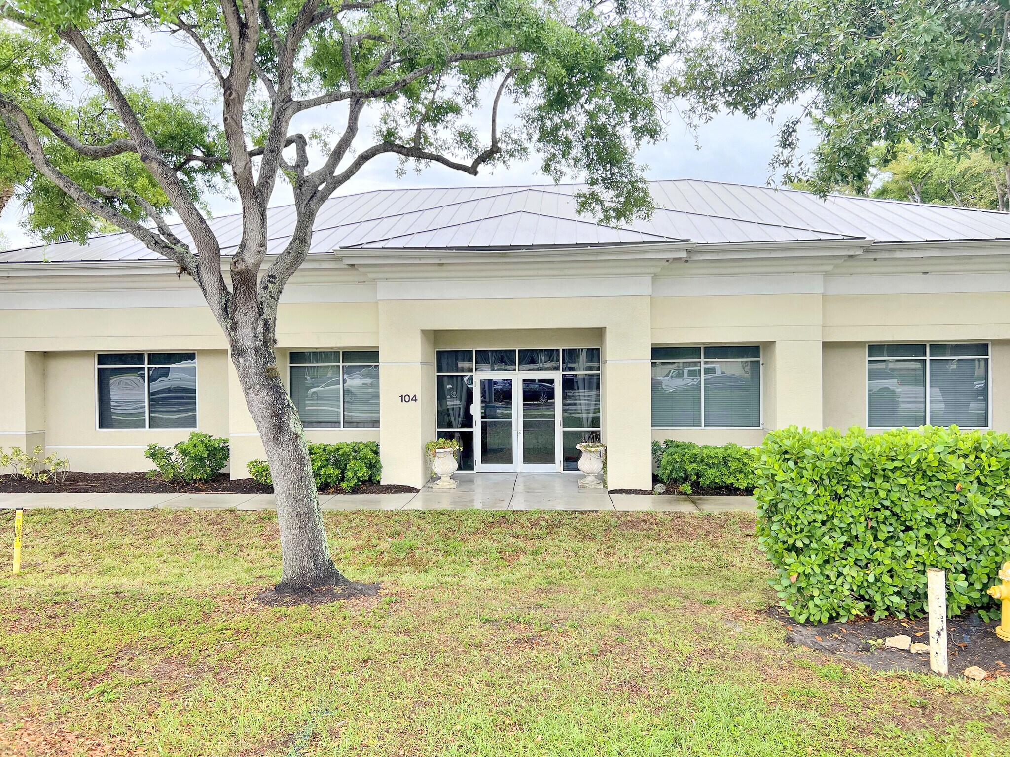 7385 Radio Rd, Naples, FL for lease Building Photo- Image 1 of 6