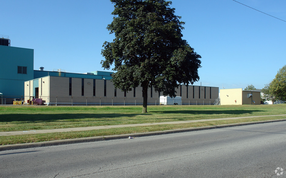 1467 W Alexis Rd, Toledo, OH for lease - Primary Photo - Image 1 of 8