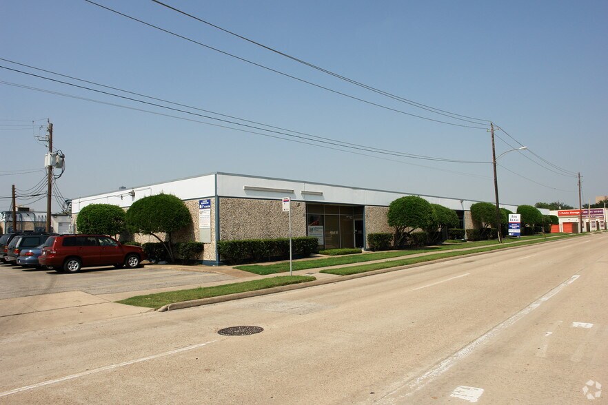 5250 Gulfton St, Houston, TX à louer - Photo du bâtiment - Image 2 de 9