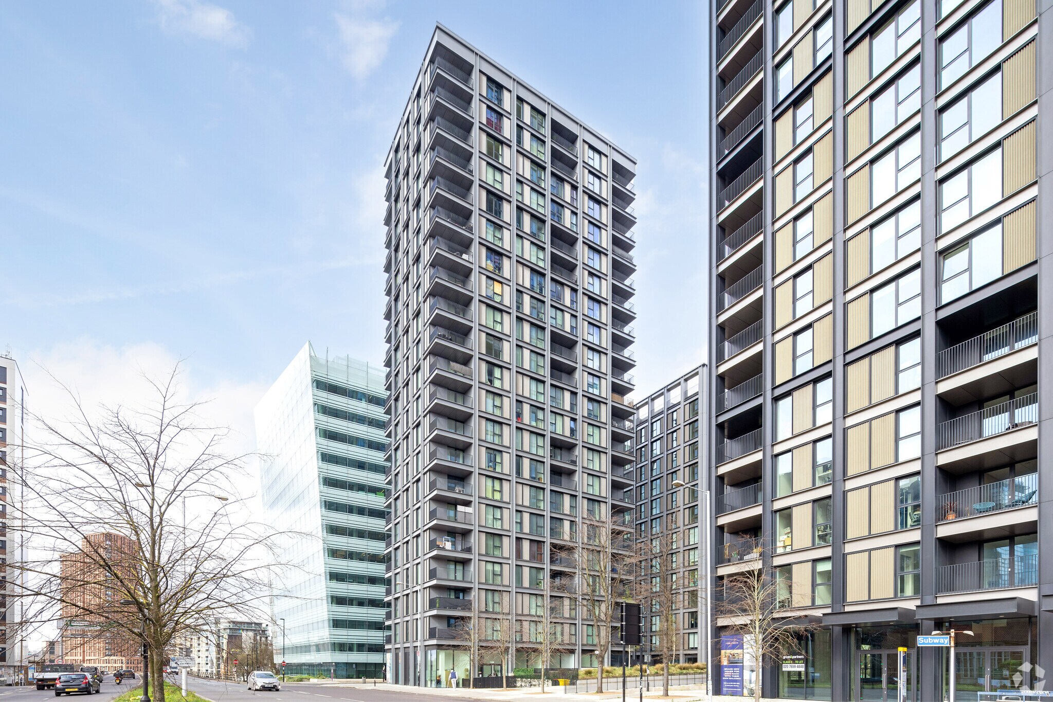 Long Leasehold Shop Investment portefeuille de 2 propriétés à vendre sur LoopNet.ca Photo principale- Image 1 de 3