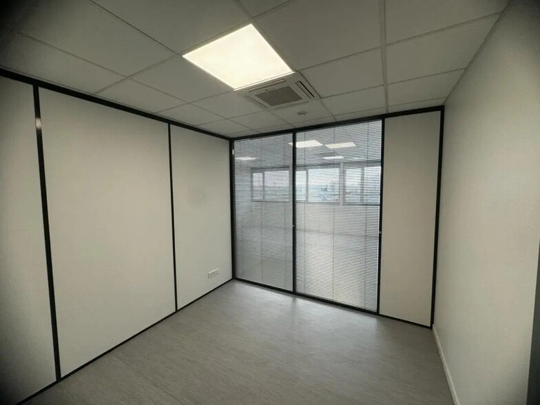 10 Chaussée Jules César, Osny à louer - Photo intérieure - Image 3 de 11