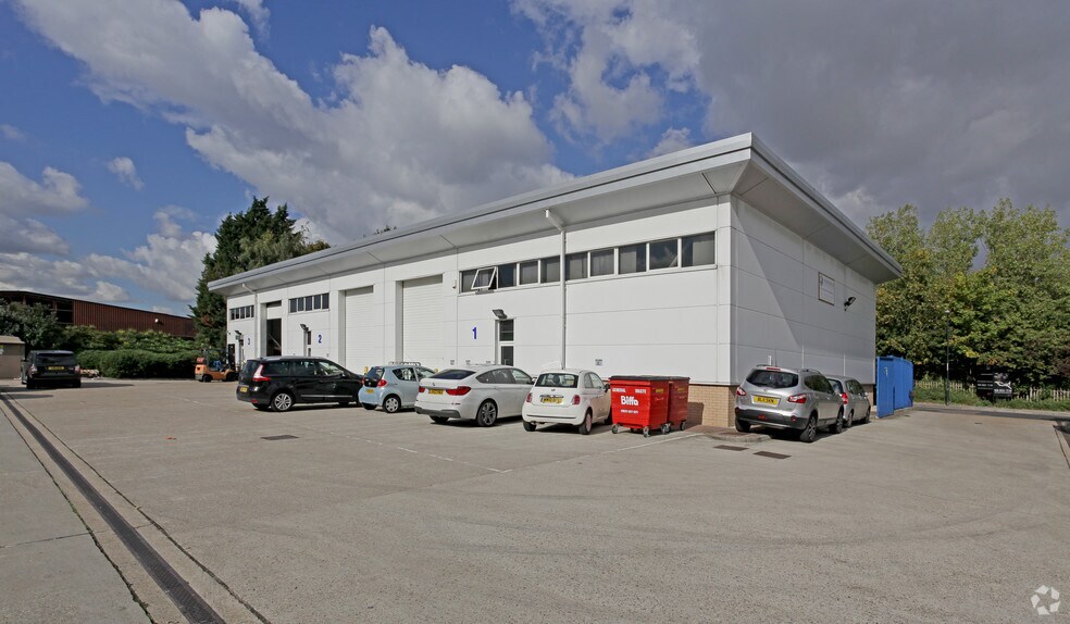 Tom Cribb Rd, Londres à louer - Photo principale - Image 1 de 3