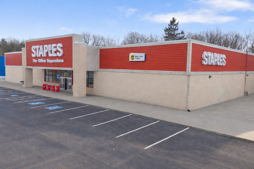 2 Plaza Dr, Auburn, NY for lease - Primary Photo - Image 1 of 5