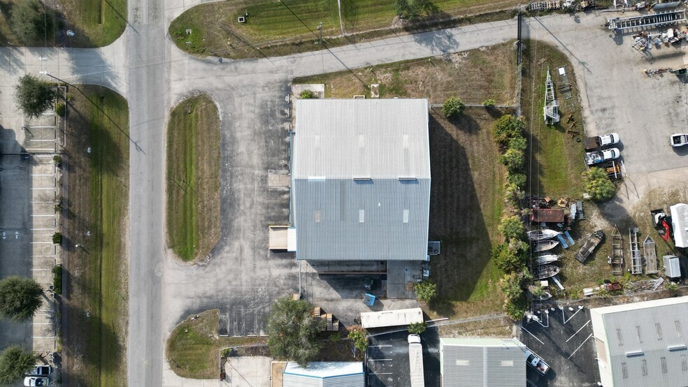 4210 Whidden Blvd, Port Charlotte, FL for lease - Building Photo - Image 2 of 15