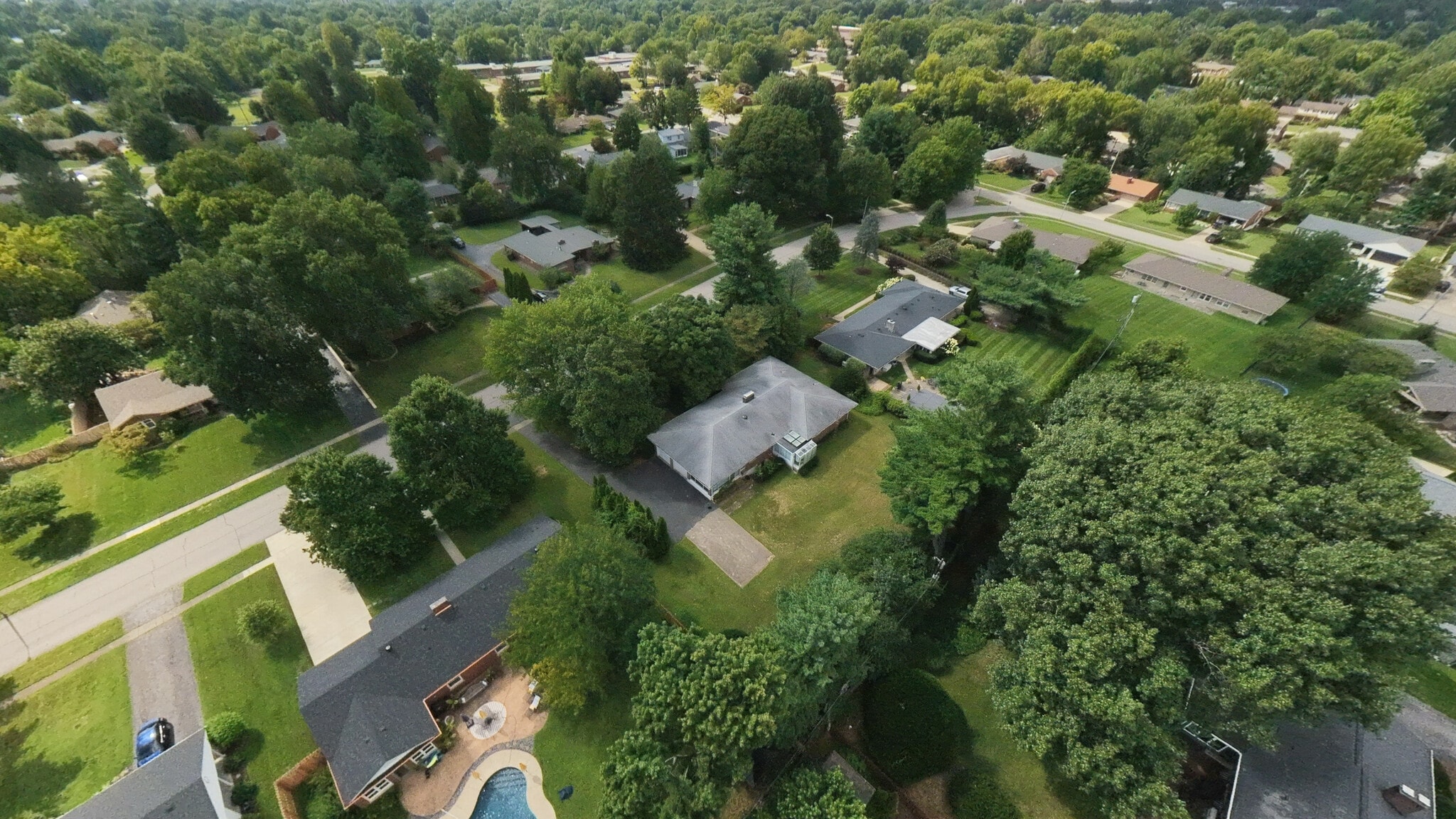 3025 Breckenwood Dr, Lexington, KY for sale Primary Photo- Image 1 of 68