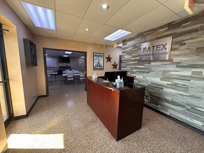 313 N Park Dr, San Antonio, TX à louer - Photo du bâtiment - Image 2 de 5