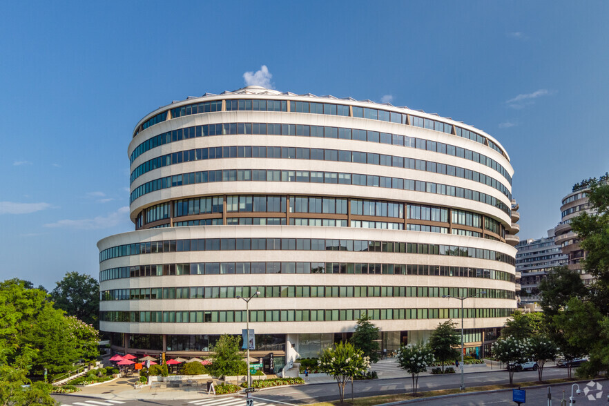 600 New Hampshire Ave NW, Washington, DC for lease - Building Photo - Image 1 of 20