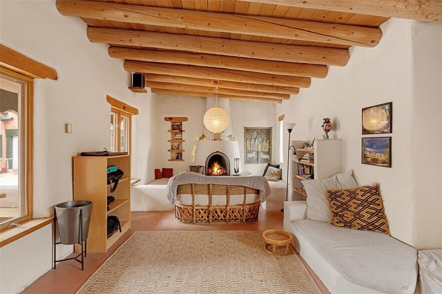18 Destierro Trail, Santa Fe, NM for sale - Primary Photo - Image 1 of 66