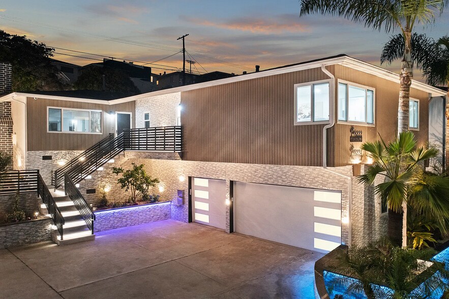 8222 Pershing Dr, Playa Del Rey, CA à vendre - Photo du bâtiment - Image 3 de 17