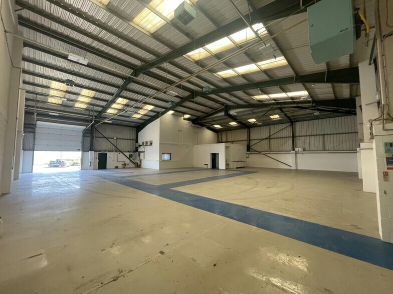 Quinn Close, Coventry à louer - Photo du bâtiment - Image 3 de 5