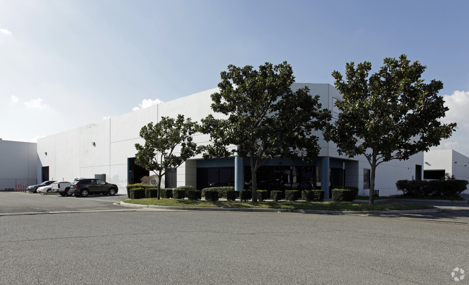 2150 Maple Privado, Ontario, CA for lease - Primary Photo - Image 1 of 6