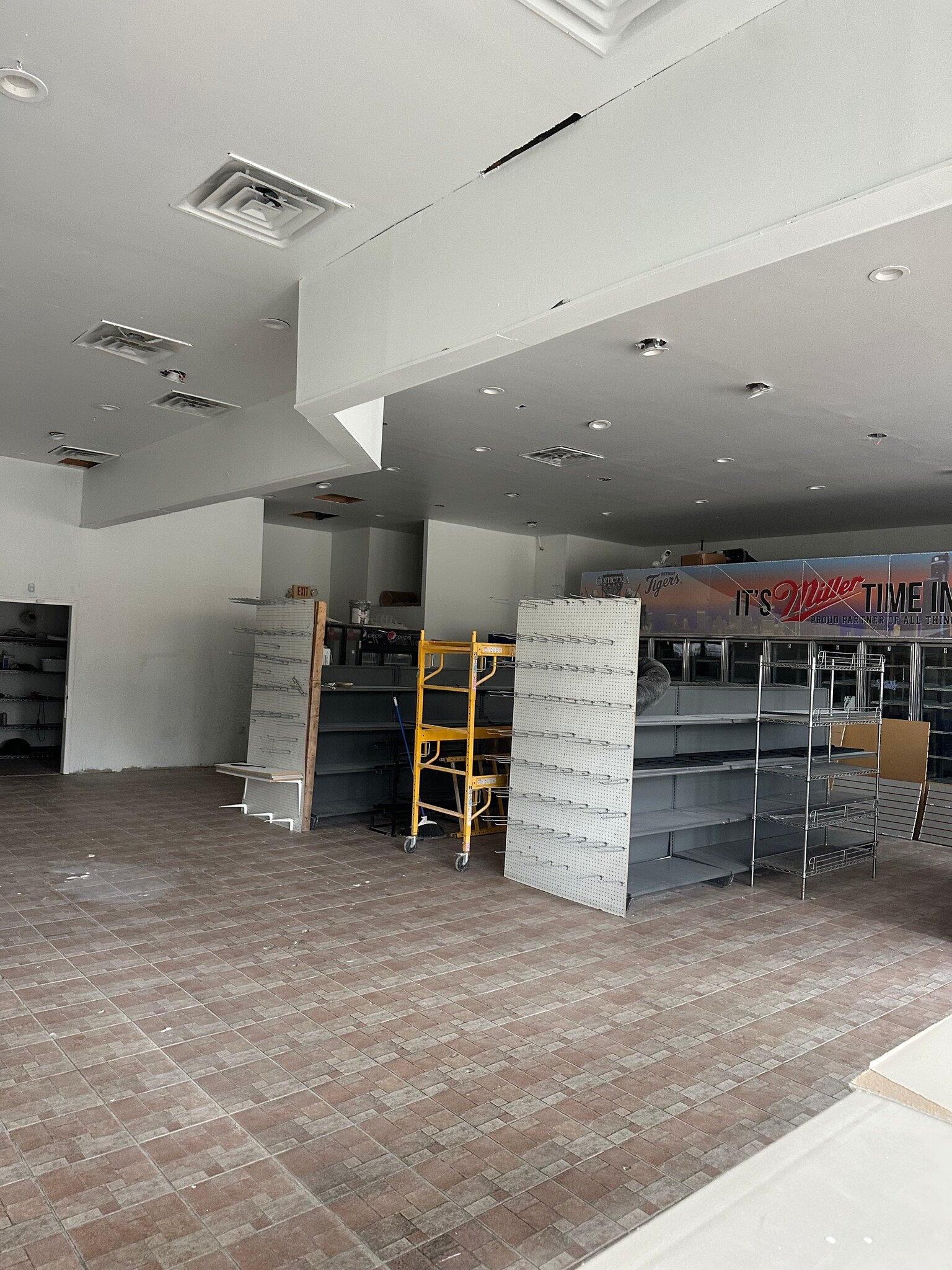 46346-46370 Dequindre Rd, Shelby Township, MI à louer Photo intérieure- Image 1 de 2