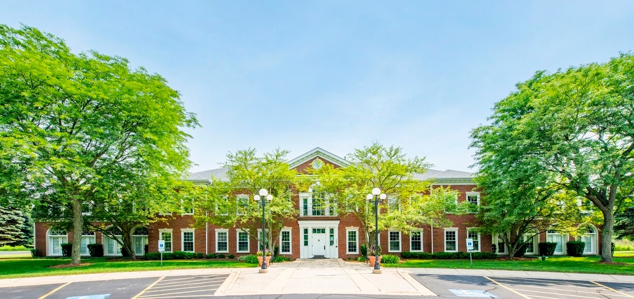 3880 Salem Lake Dr, Long Grove, IL for sale Primary Photo- Image 1 of 20