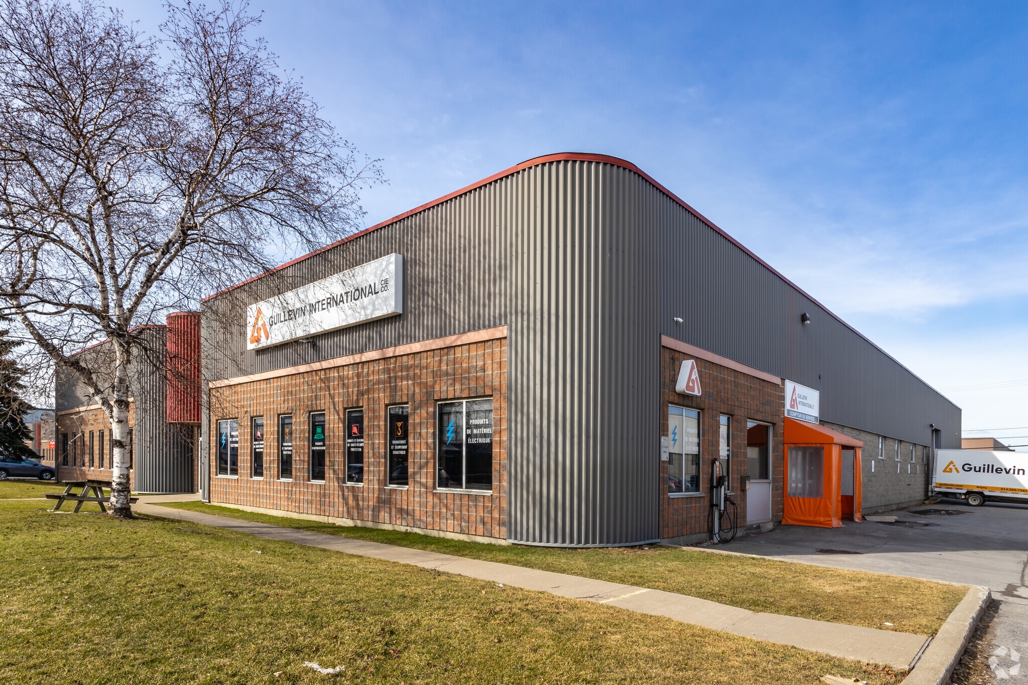 10301-10381 Rue Renaude-Lapointe, Montréal, QC for sale Primary Photo- Image 1 of 1