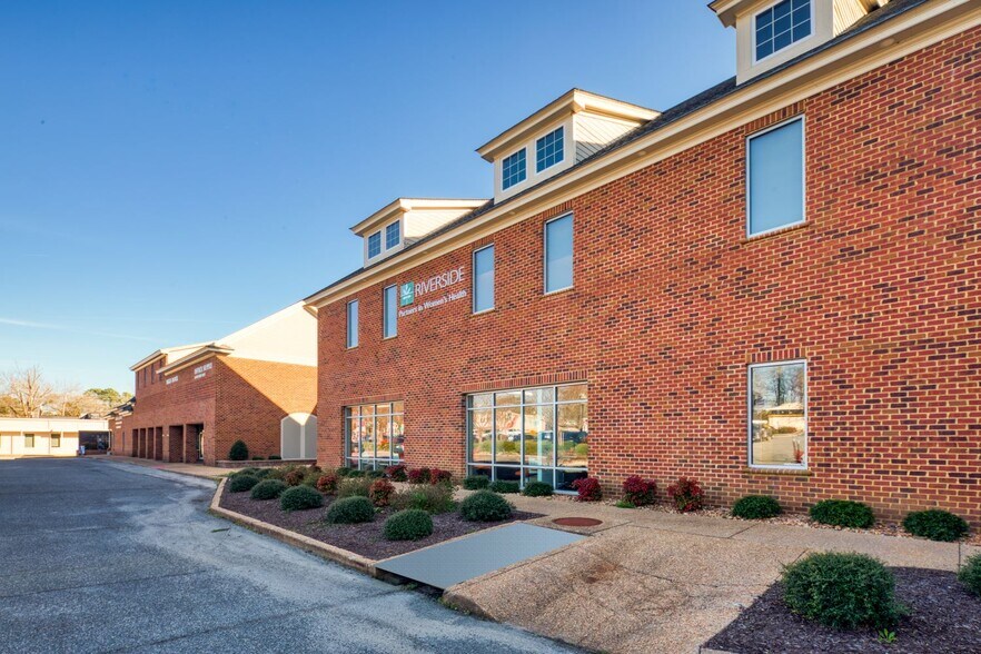 Edgehill Town Center portefeuille de 2 propriétés à vendre sur LoopNet.ca - Photo du bâtiment - Image 3 de 12