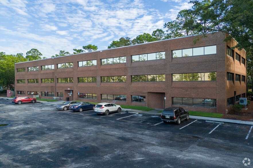 7948 Baymeadows Way, Jacksonville, FL à louer - Photo du bâtiment - Image 3 de 28