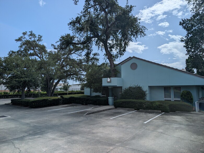 1940 10th Ave, Vero Beach, FL à vendre - Photo du bâtiment - Image 3 de 5