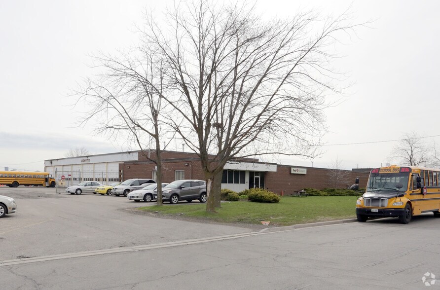 3075 Lenworth Dr, Mississauga, ON for sale - Primary Photo - Image 1 of 1