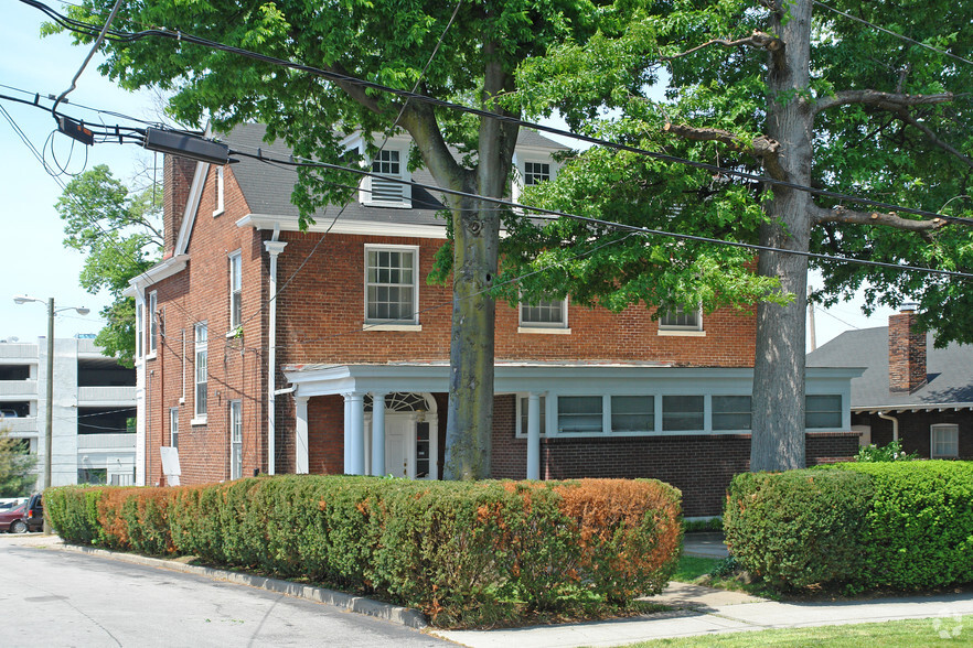 207 24th Ave N, Nashville, TN à louer - Photo principale - Image 1 de 23