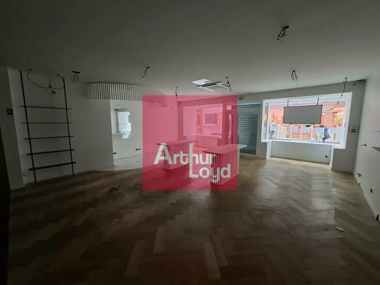 Retail in Clermont-Ferrand for lease - Building Photo - Image 2 of 9