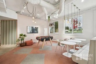 1 Place Victor Hugo, Courbevoie à louer Photo du bâtiment- Image 2 de 8