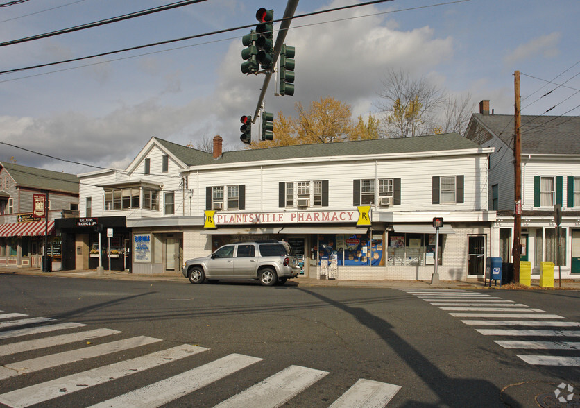 1 W Main St, Plantsville, CT à vendre - Photo principale - Image 1 de 1