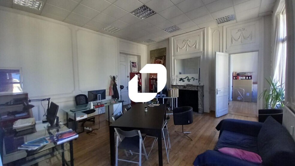 Rue Des Jardins, Lille for lease - Interior Photo - Image 3 of 11