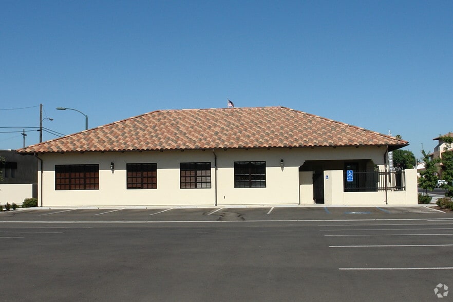 222 N Garden St, Visalia, CA for lease - Building Photo - Image 2 of 18