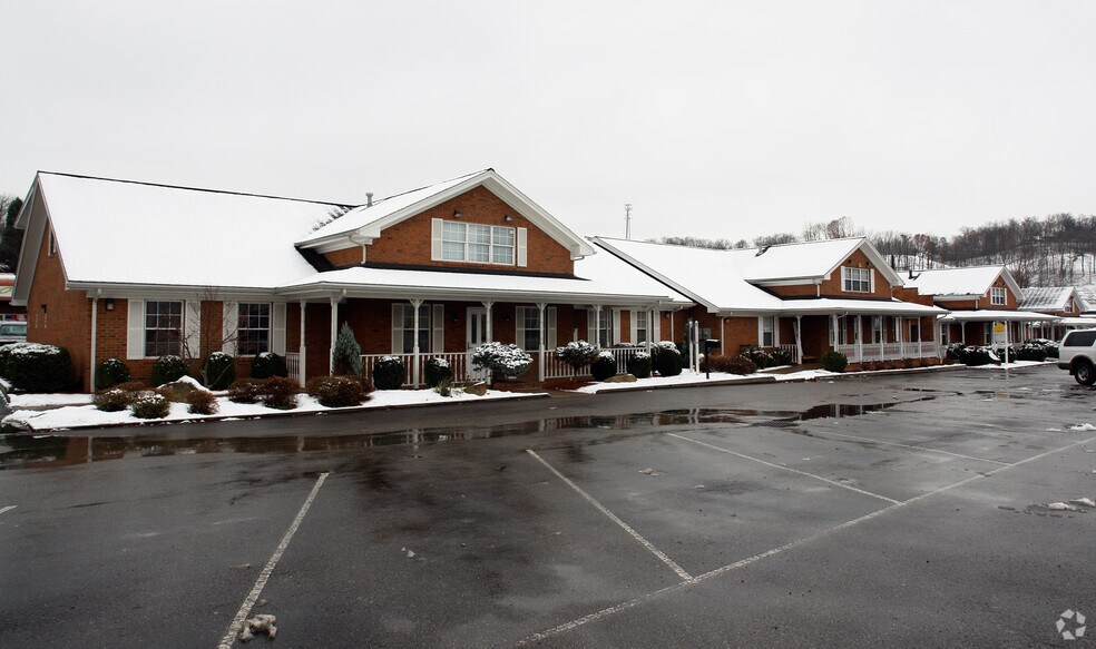 4 Chateau Ln, Barboursville, WV à vendre - Photo du bâtiment - Image 3 de 30