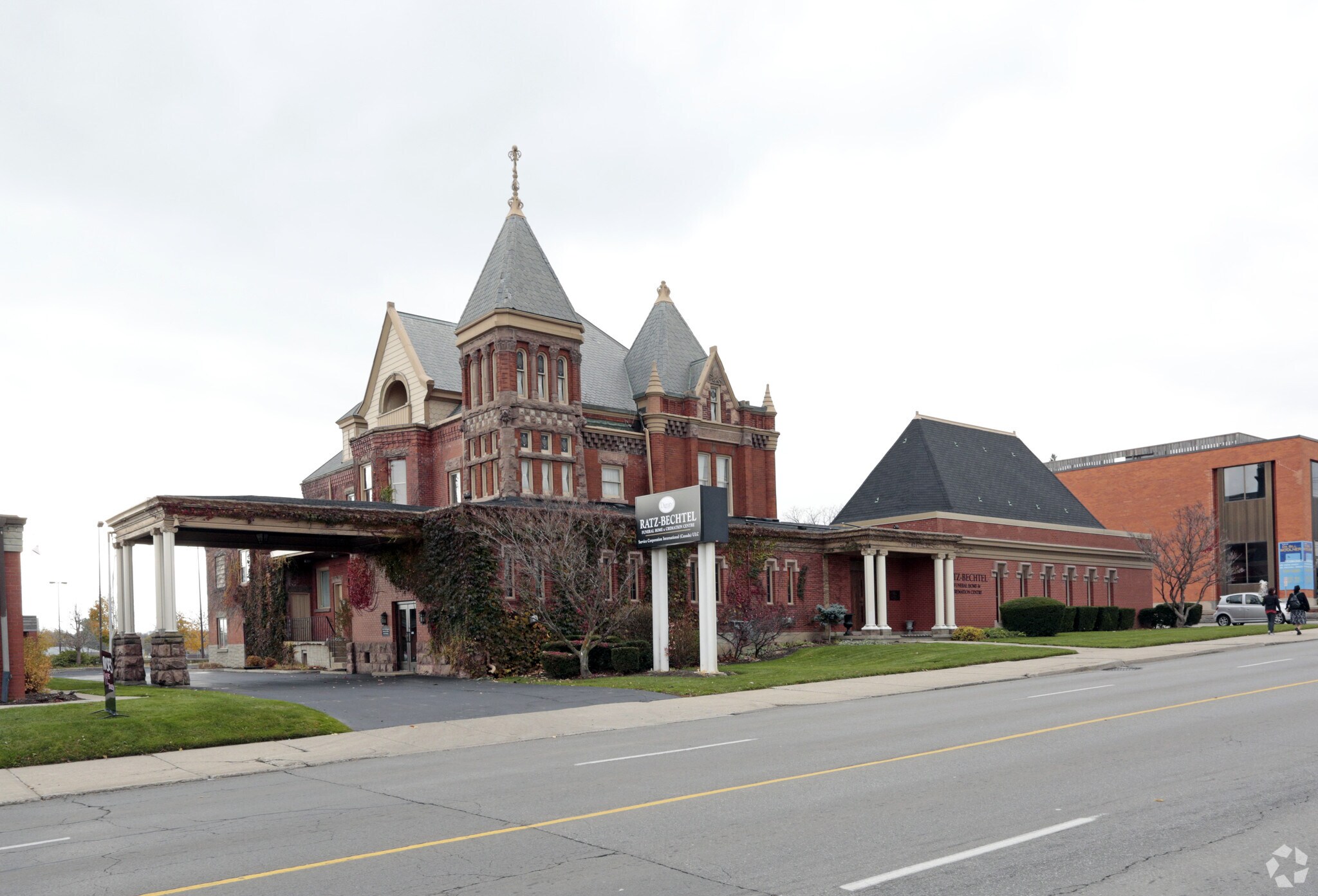 621 King St W, Kitchener, ON for lease Primary Photo- Image 1 of 3