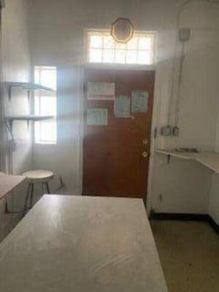 15560 Puritan St, Detroit, MI à vendre - Photo intérieure - Image 3 de 5