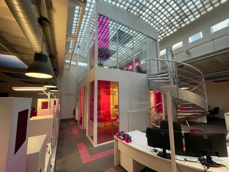 Flex dans Saint-Cloud à louer - Photo du bâtiment - Image 3 de 22