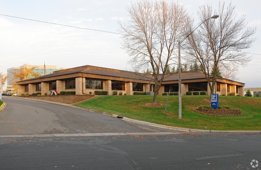 5750 Lincoln Dr, Edina, MN for sale - Building Photo - Image 3 of 14