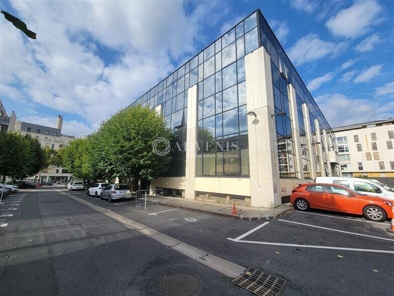 80 Boulevard Victor Hugo, Saint-Ouen-sur-Seine à louer - Photo du bâtiment - Image 1 de 12