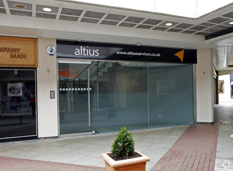 High St, Leatherhead for lease - Building Photo - Image 3 of 5