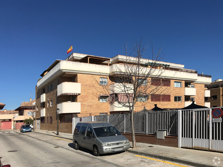 Calle Fermín Cacho, 2, Brunete, Madrid à louer - Photo du bâtiment - Image 3 de 3