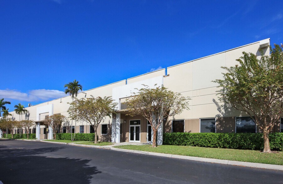 6535 Nova Dr, Davie, FL à louer - Photo du bâtiment - Image 2 de 34