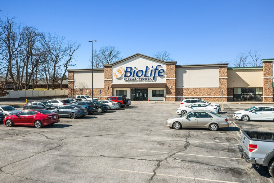 7521-7531 Watson Rd, Saint Louis, MO à vendre - Photo du bâtiment - Image 2 de 8