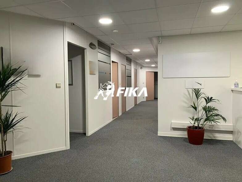 Office in Toulouse for lease - Interior Photo - Image 2 of 14