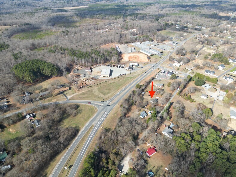 122 Julius Mac Rd, Stanley, NC à vendre - Photo du bâtiment - Image 2 de 16