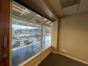 755-775 Baywood Dr, Petaluma, CA à louer Photo intérieure- Image 2 de 4