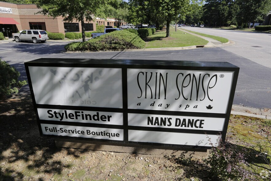 6801 Falls of Neuse Rd, Raleigh, NC à louer - Photo du bâtiment - Image 2 de 7