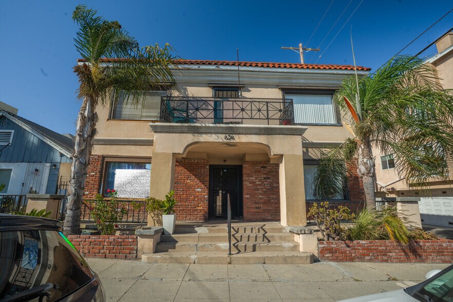 626 W 7th St, San Pedro, CA à vendre - Photo du bâtiment - Image 2 de 13